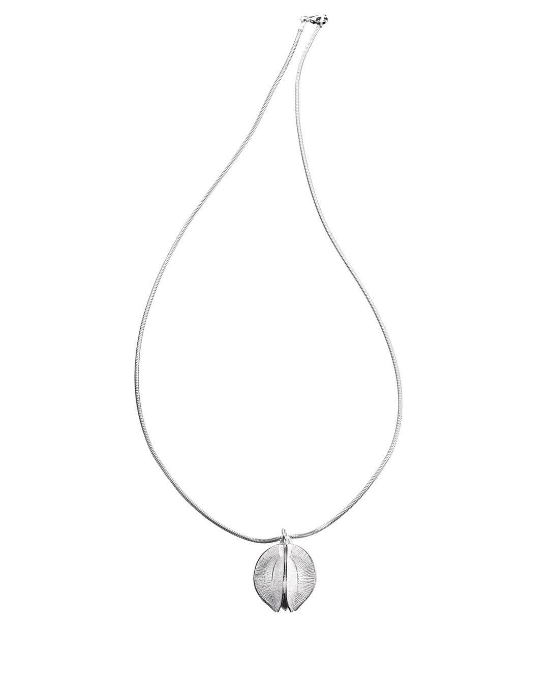 Kalevala-Lumikukka-riipus-228214050-iso-hopea-kokokuva_1