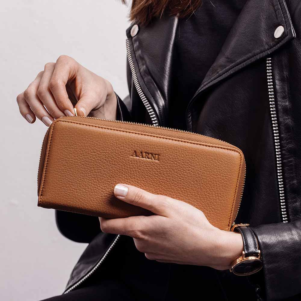 Aarni - Clutch-lompakko (konjakki) - Puustjärven Kello & Kulta