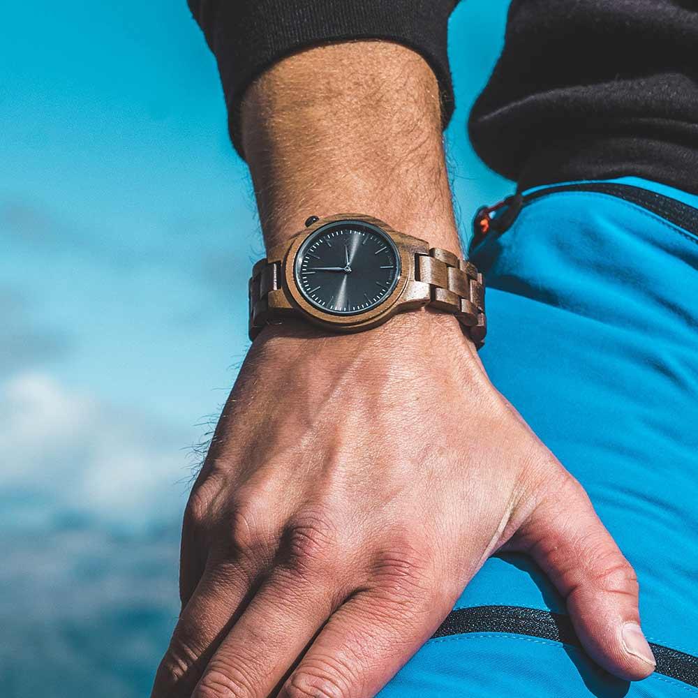 Aarni Vega Pähkinäpuu - rannekello - Puustjärven Kello & Kulta