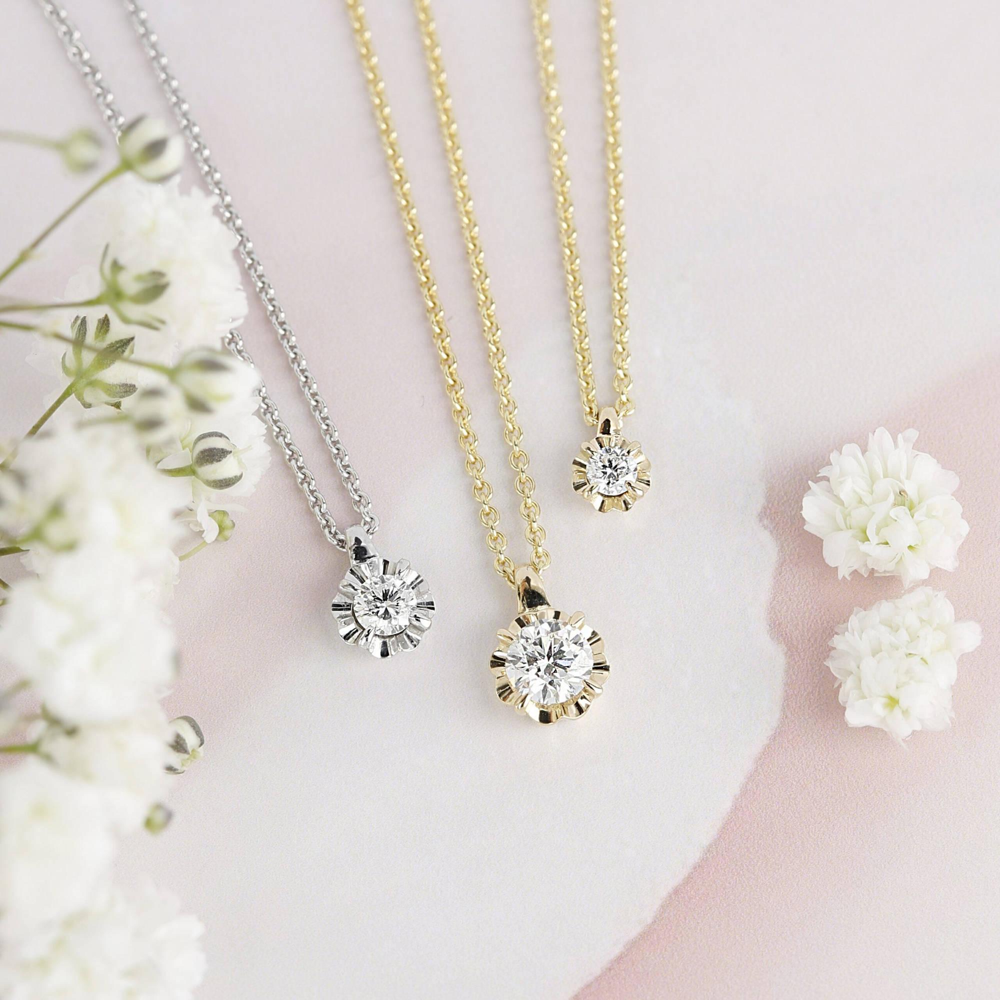 Kohinoor Vega - valkokultainen timanttikaulakoru 213-445V-15 - Puustjärven Kello & Kulta