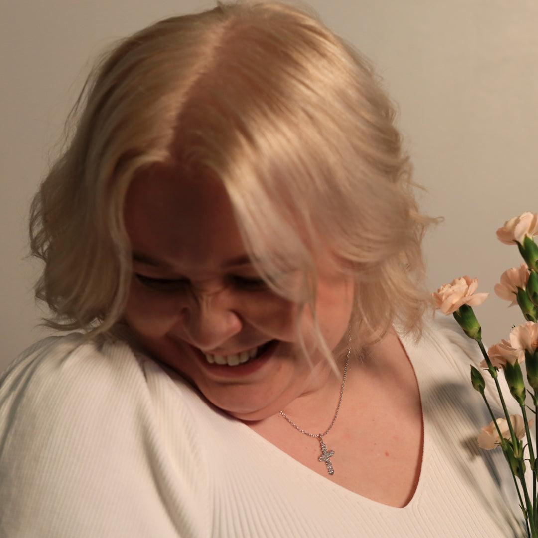 Lumoava Bella - ristiriipus L50221800000 - Puustjärven Kello & Kulta