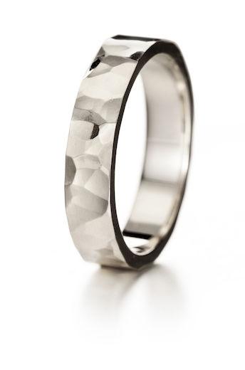 Lumoava Ukko sormus 4,5mm 585 valkokultaa - Puustjärven Kello & Kulta