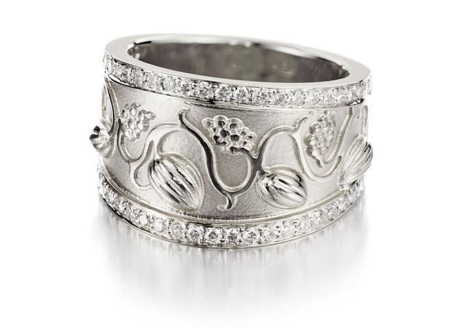 Lumoava Eden timanttisormus 14mm 585 valkokulta - Puustjärven Kello & Kulta